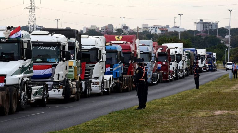 Ejecutivo tira al Congreso solución al conflicto con los camioneros