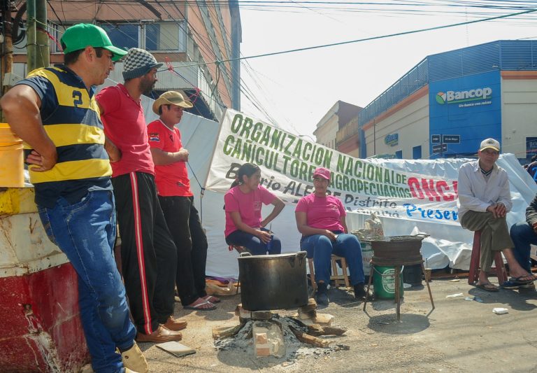 La democracia con mucho ruido y poco resultado es también por la escasa dirigencia social creíble