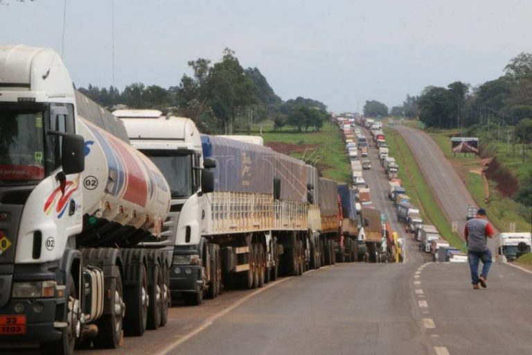 Transportistas dicen que fueron engañados y harán nueva protesta este lunes