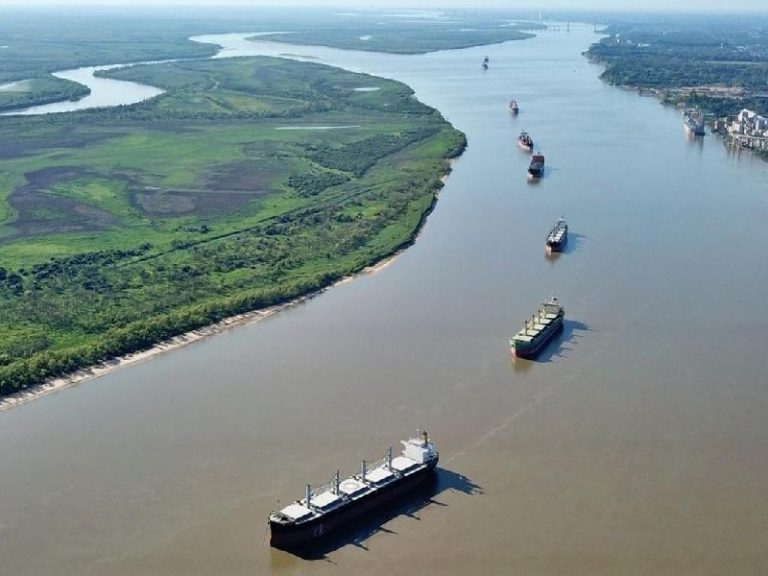 Argentina ahora cobrará peaje por uso de la hidrovía