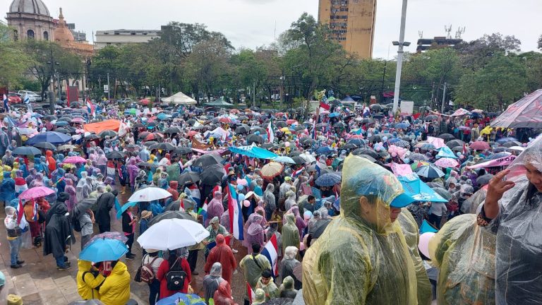 Manifestantes logran que el MEC abra 6 meses de debate sobre transformación educativa