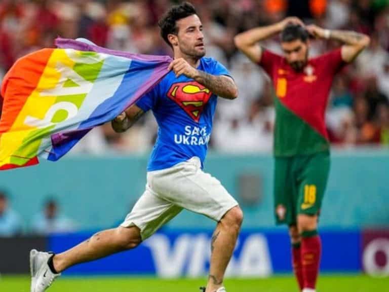 Aficionado que entró con bandera LGBT a partido del mundial se expone a 6 meses de cárcel