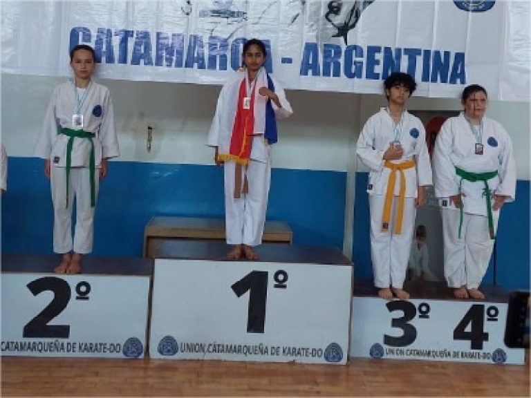 Gran cosecha de medallas logran karatecas en Catamarca