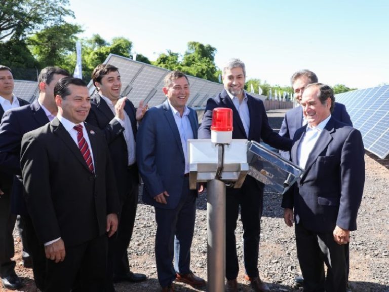 Frigorífico se vuelve sostenible con inauguración de generadora fotovoltaica