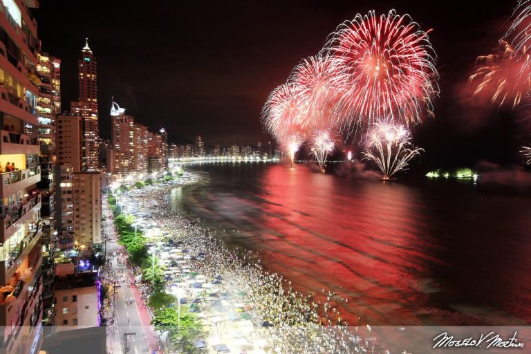 Reveillon a la brasileña: vuelven las multitudinarias fiestas de Año Nuevo