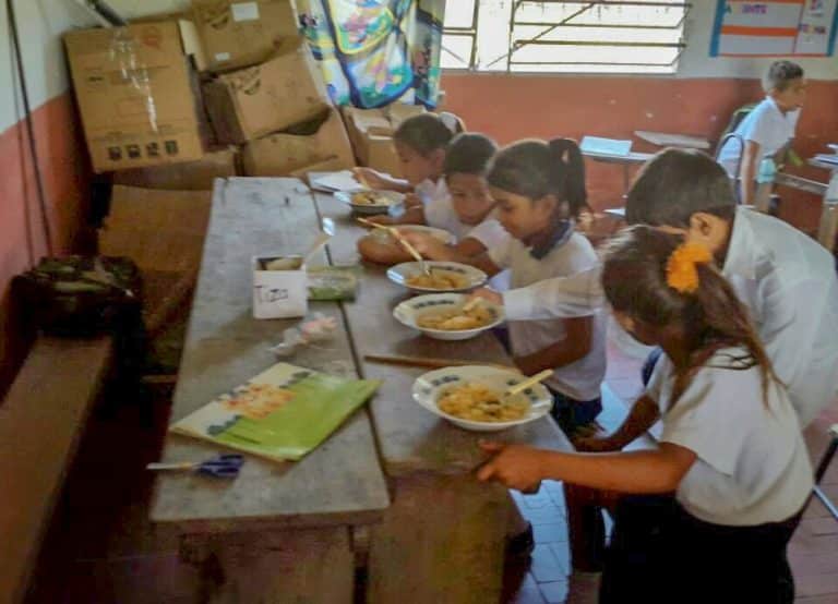 Merienda escolar, foco de corrupción e ineficiencia