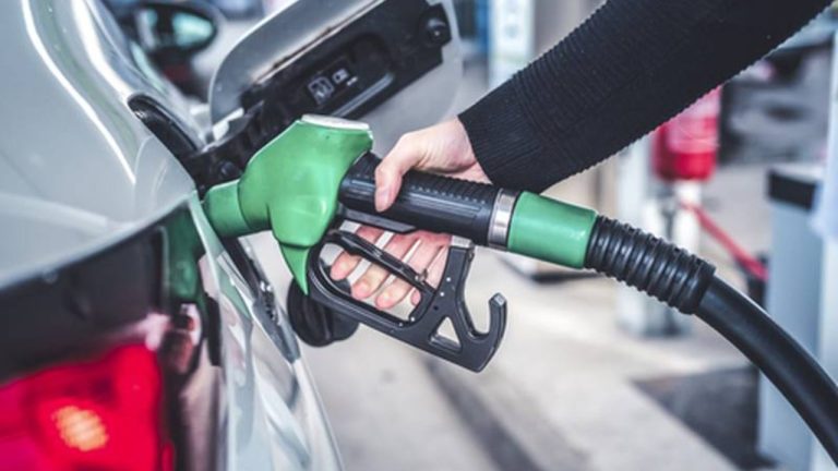 Peña dispuso la reducción del precio del combustible y del gas doméstico