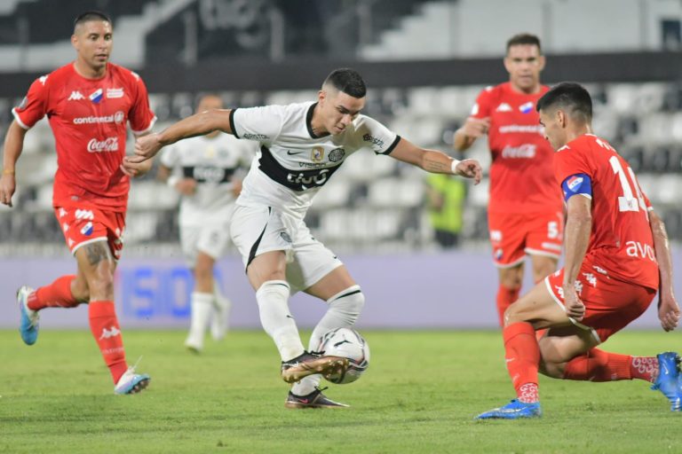 Nacional vence a Olimpia en clásico de Fundadores