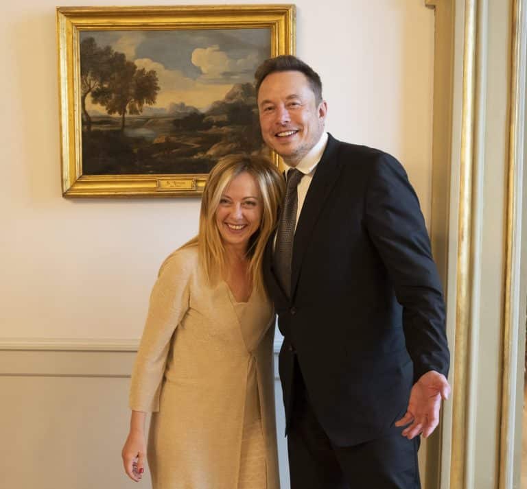 Giorgia Meloni y Elon Musk, ambos críticos del «nuevo orden mundial», se unen para enfrentarlo