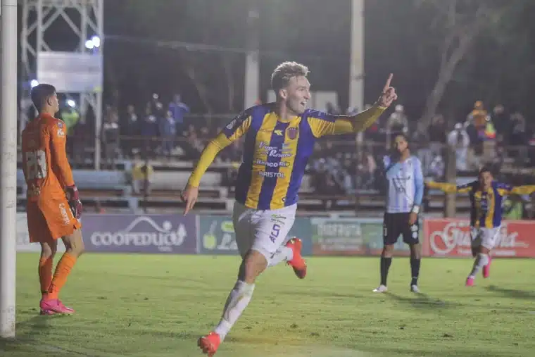 Tras ir 0-2 abajo, Luqueño en la agonía logra empate con sabor a triunfo