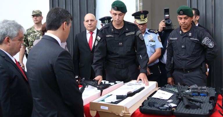 Dakovo: Armas de delincuentes fueron entregadas a la Policía con presencia de Peña y la jueza