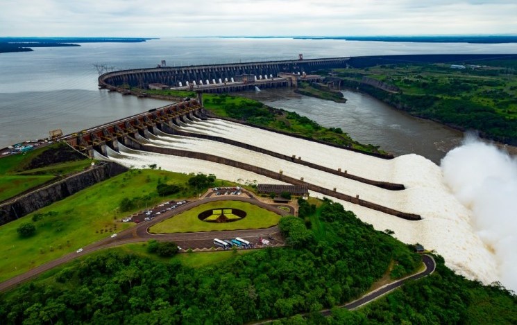 Paraguay aguarda resultado de reunión clave en Brasil sobre futura tarifa de Itaipú