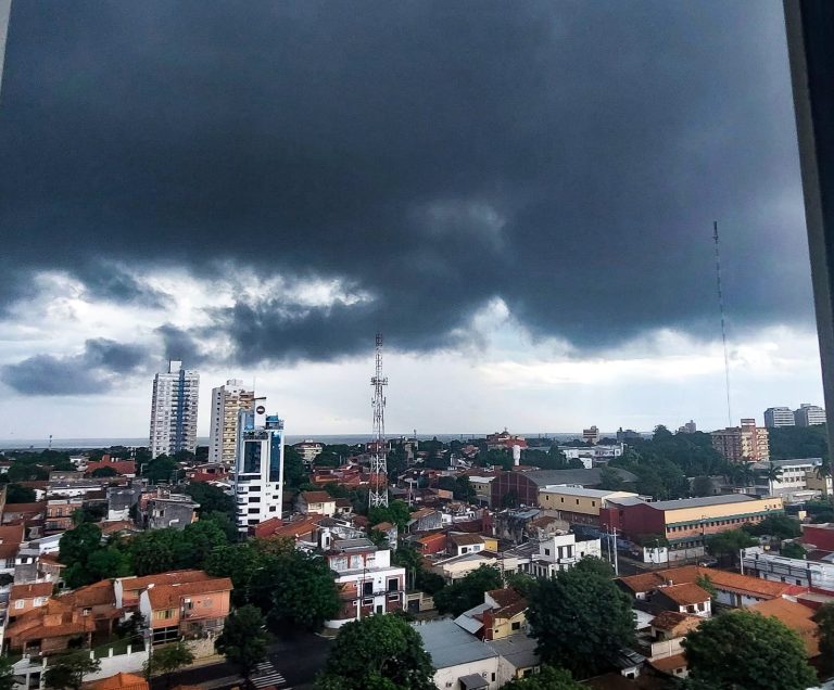 Temporal del domingo dejó bajo agua a varias calles de Asunción