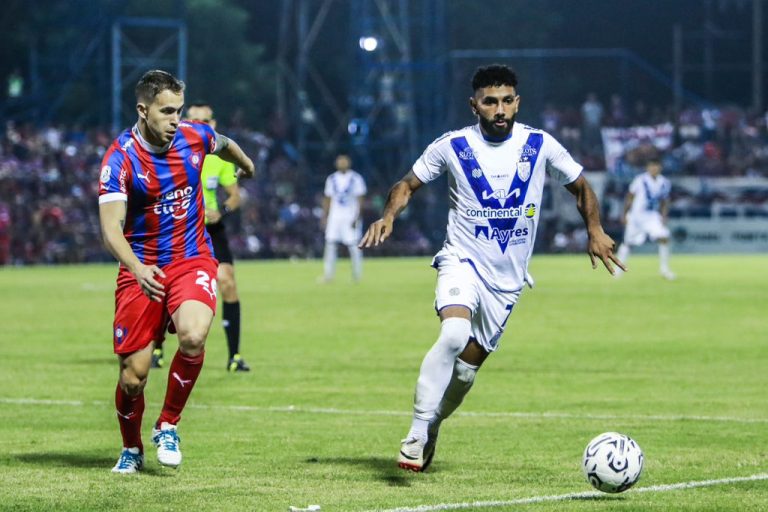 Cerro se suelta en punta tras golear a Ameliano