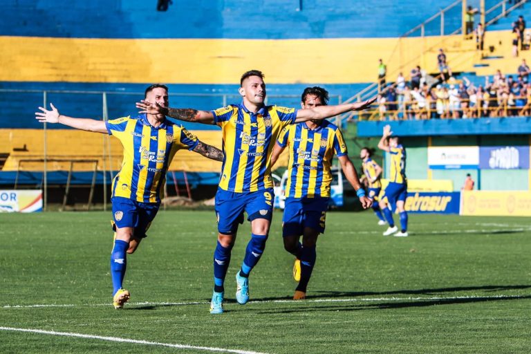 Buen debut victorioso luqueño amarga el retorno del Gallo