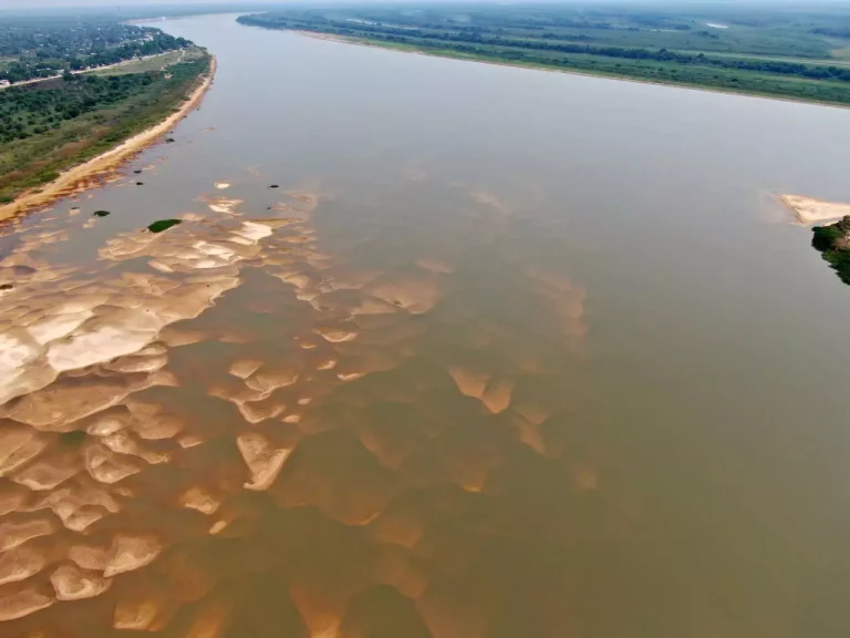 A sólo 2 cm de romper el récord de bajante en el río Paraguay