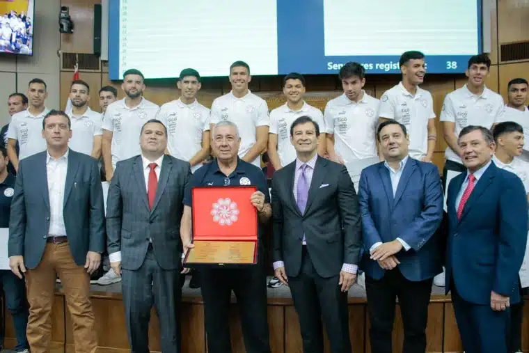 Senadores rindieron homenaje a campeones preolímpicos