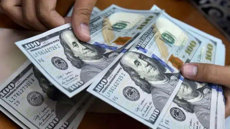 BCP vendió USD 277 millones para frenar alza del dólar