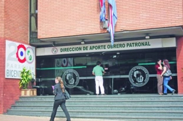 Ingresos en IPS ya no alcanzan para pagar las jubilaciones y apretarán a empresarios