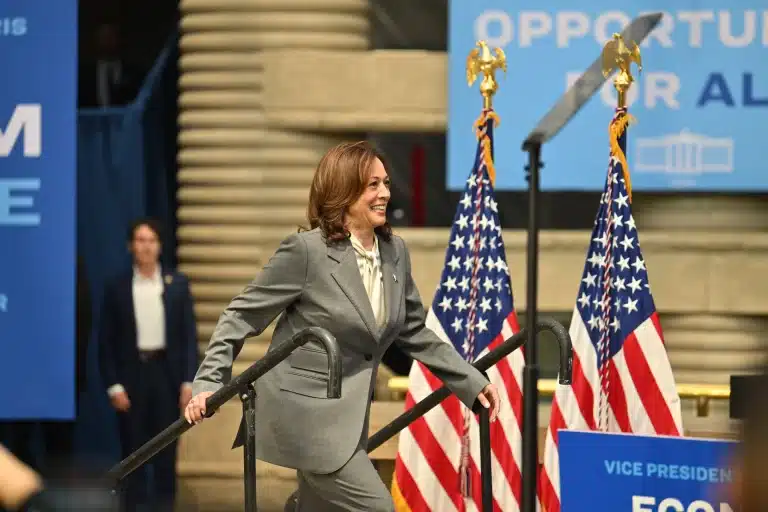 Quién es Kamala Harris, posible candidata presidencial de EEUU