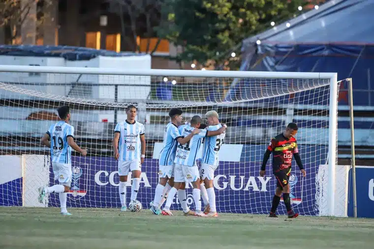 Guaireña y Salto del Guairá clasifican en Copa Paraguay