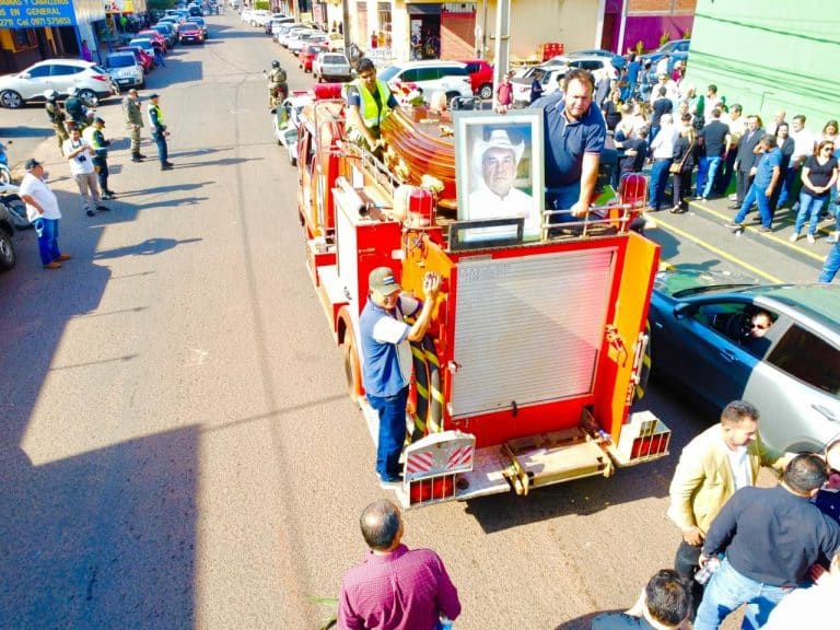 Eulalio Gomes fue en carro de bomberos hasta su última morada