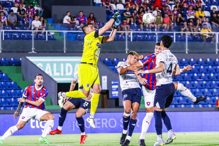 Tres estocadas del «2» derriban a Cerro y Nacional le gana en viraje al campeón y queda a uno de Olimpia