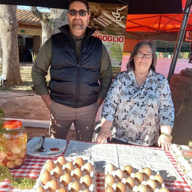 En Pilar se produce huevos de doble yema