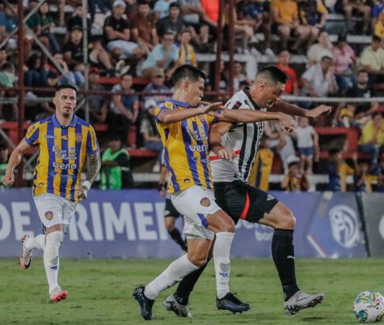 Gran fiesta en Carapeguá con un solo ausente: el gol y triunfo de Trinidense que complica al General