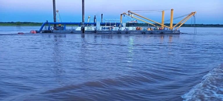 MOPC adjudicó el dragado de emergencia del río Paraná para facilitar el paso de grandes barcos