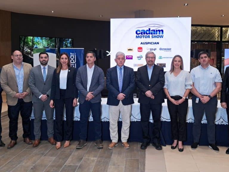 «La Gran Exposición de Automóviles CADAM: Tecnología y Estilo en Paraguay»